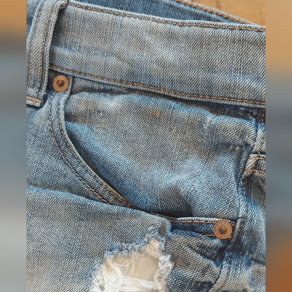 Express Lightwash Ripped Shorts - Picture 3 of 5